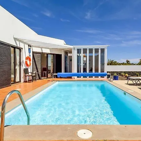 Playa Blanca Sleeps 6 Pool Wifi Villa Playa Blanca (Lanzarote)