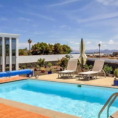 Playa Blanca Sleeps 6 Pool Wifi Villa Playa Blanca (Lanzarote)